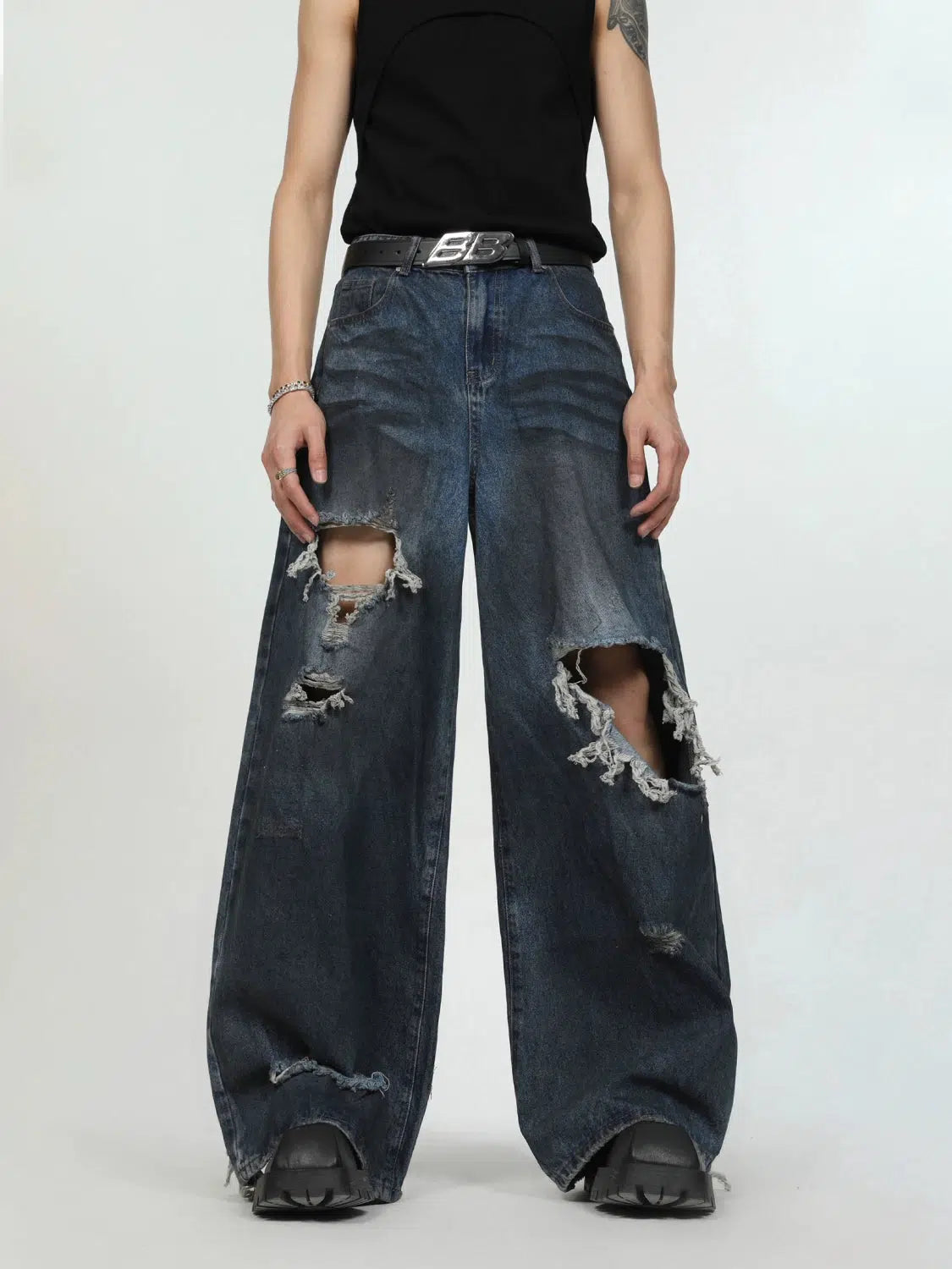 Mom jeans for a nostalgic and casual lookBlue Ripped Wide Leg Jeans