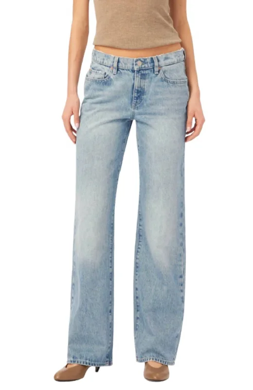 Skinny women jeans with a form - fitting designDrue Straight Vintage Jeans In Daydream