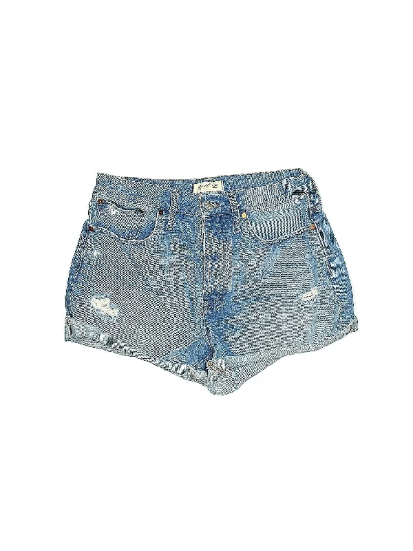 Women's Leather - Look Faux Leather Shorts in Black for an Edgy and Bold AppearanceHigh-Rise Denim Shorts in Light Wash