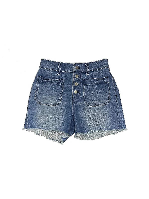 Women's Leather - Look Faux Leather Shorts in Black for an Edgy and Bold AppearanceHigh-Rise Denim Shorts in Light Wash