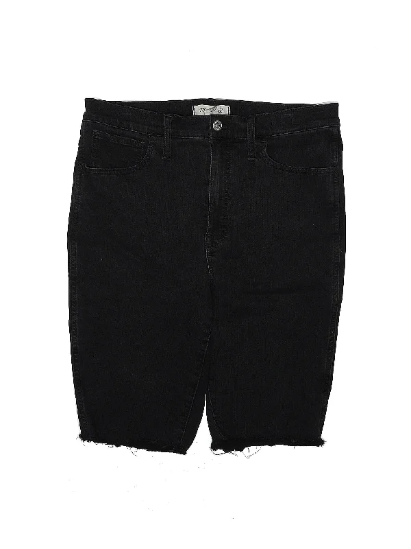 Plus Size Women's Denim Bermuda Shorts in Dark Wash for a Classic and Sophisticated StyleHigh-Rise Denim Shorts in Medium Wash