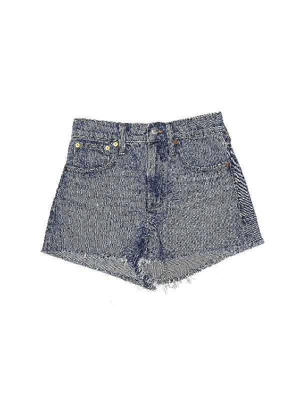 Plus Size Women's Denim Shorts with Embroidered Flowers in Light Blue for a Feminine TouchLow-Rise Denim Shorts in Light Wash