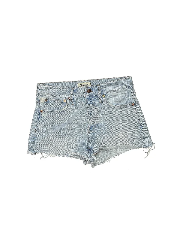 Plus Size Women's Elastic Waistband Linen Shorts in Navy Blue for a Comfortable Everyday OptionMid-Rise Denim Shorts in Light Wash