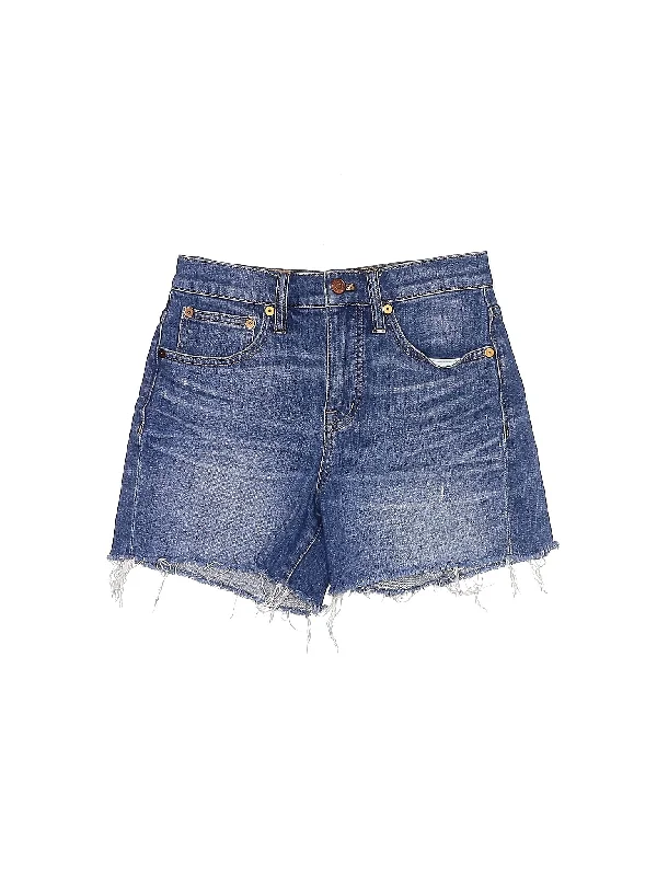 Plus Size Women's Denim Shorts with Embroidered Flowers in Light Blue for a Feminine TouchMid-Rise Denim Shorts in Light Wash