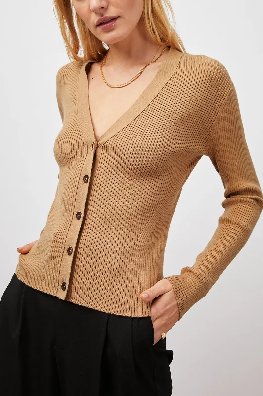 boyfriend style women cardigan for a relaxed fitBEAU CARDIGAN - CAMEL