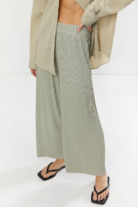 hand knitted women cardigan with artisanal charmPLEATED PANT