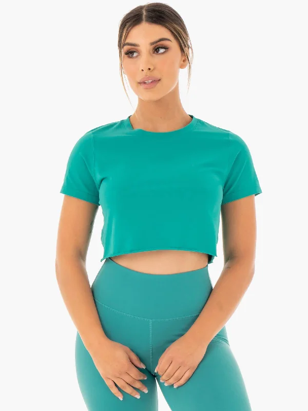 Crew Neck Women T Shirt with a Timeless DesignMotion Cropped T-Shirt - Teal