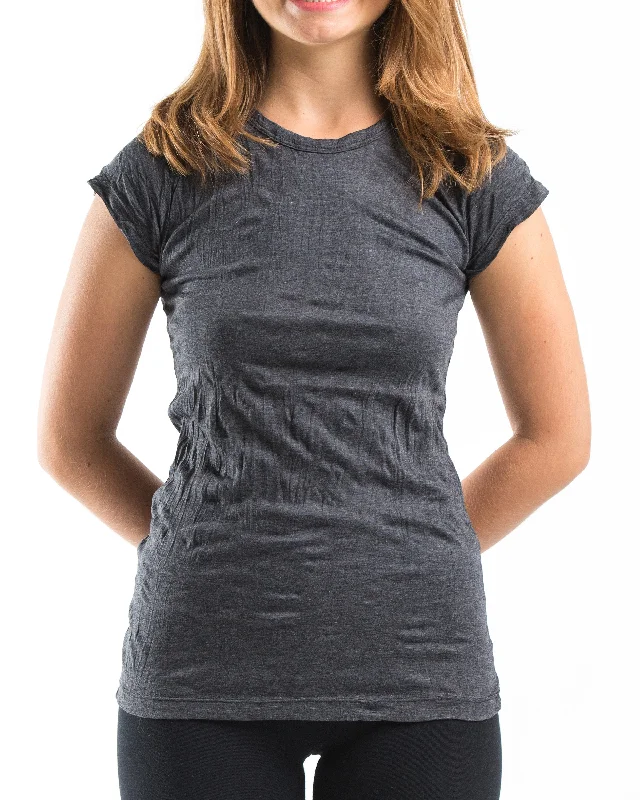 Pocketed Women T Shirt for Added FunctionalityWomens Solid Color T-Shirt in Black