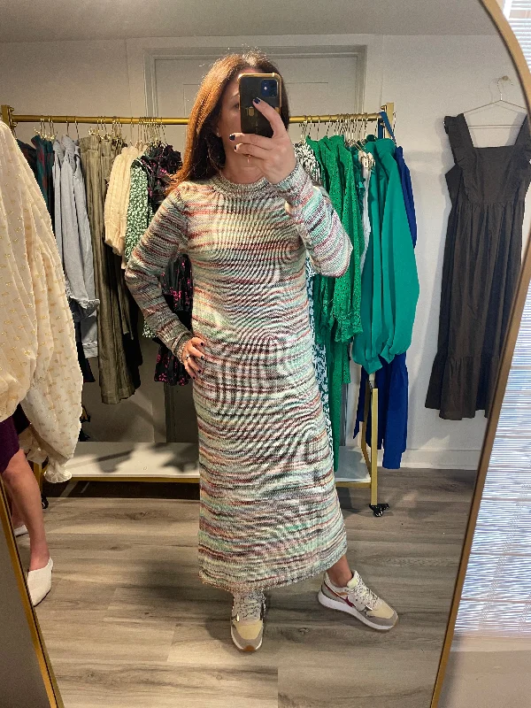 Printed Abstract Women Dress for a Modern and Artistic AppealMulticolor Stripe Sweater Maxi Dress