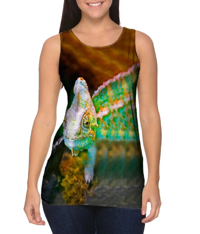 Plunge Neck Women's Seamless Tank Tops for a Smooth FitPhotogenic Iguana